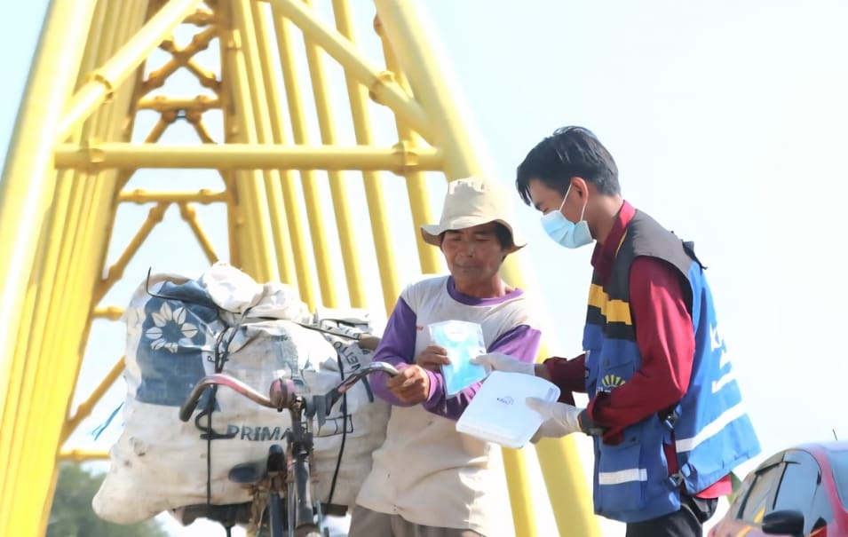 Berbagi Makan untuk Pekerja Harian
